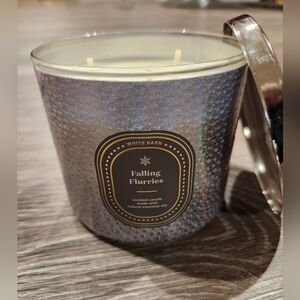 White Barn Falling Flurries Candle - Metallic Silver